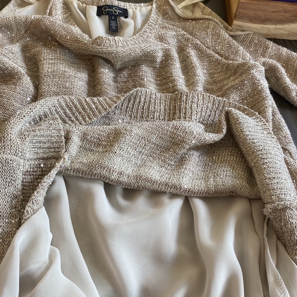 Jessica Simpson ladies cold shoulder sweater with sparkles in size small. - Picture 8 of 9